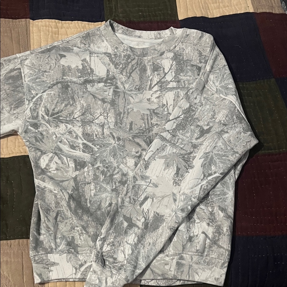 Aeropostale Men's Camouflage Sweater - Gray